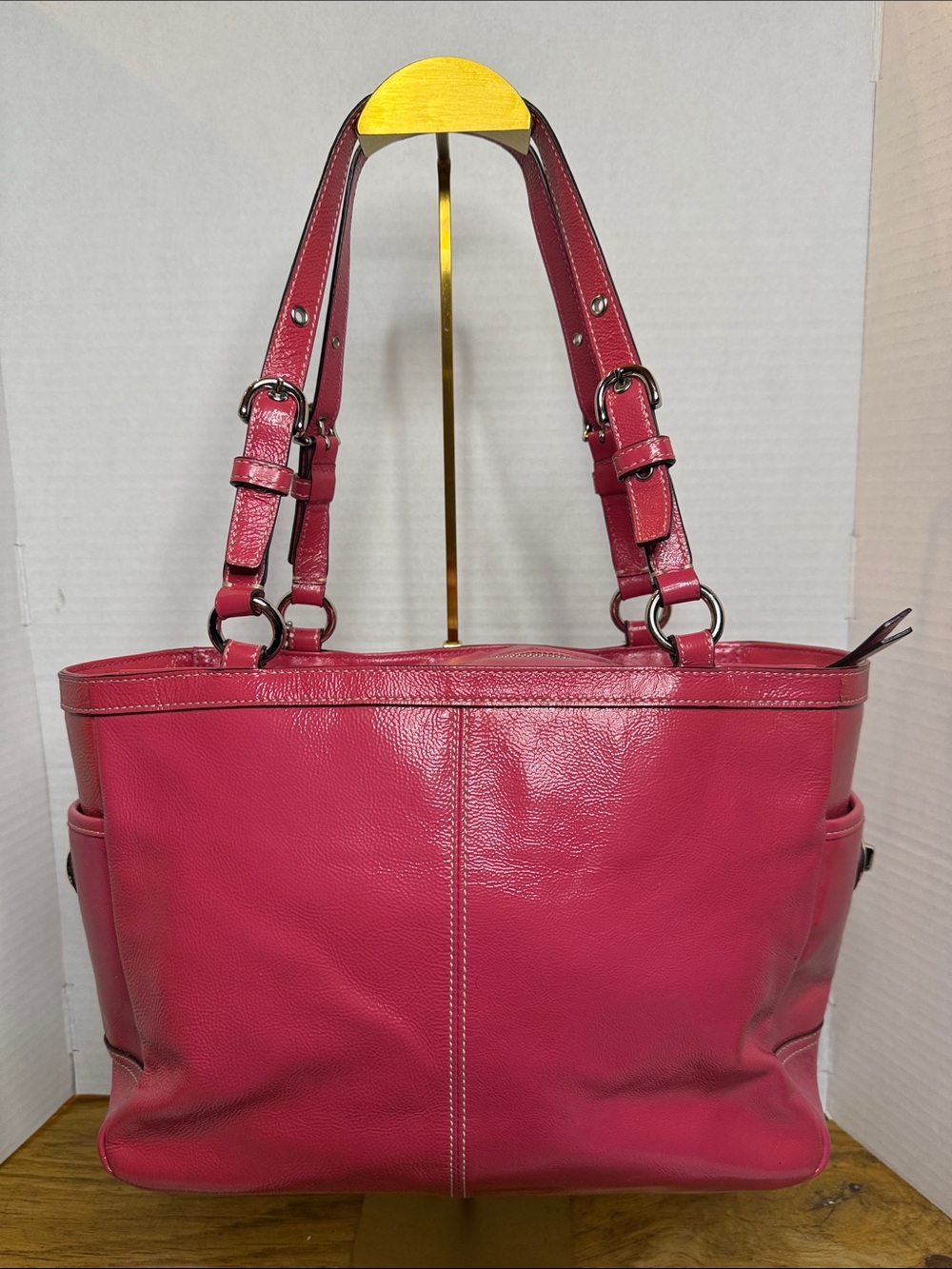 🩷Coach F13761 Hot Pink Patent Leather Tote Bag🩷 with Charm 🔥COA included - Picture 2 of 16